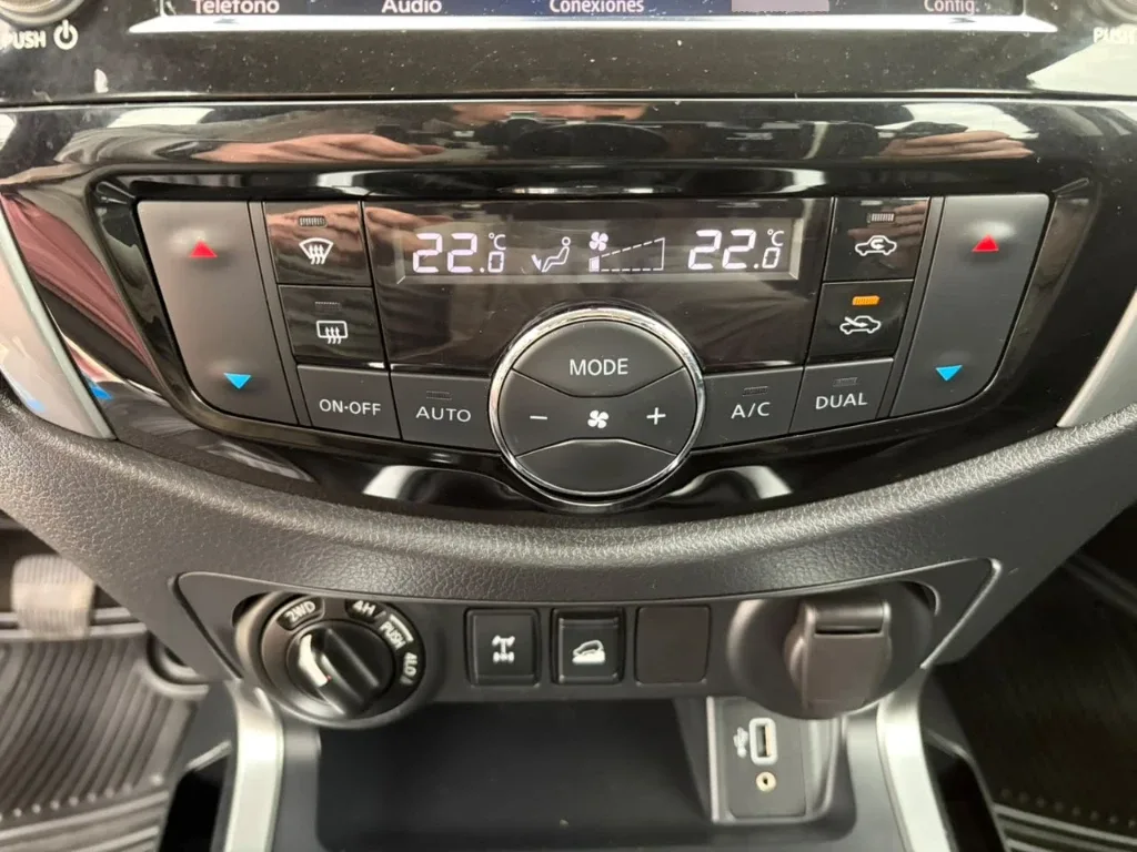 Nissan Navara D Cab Mt 4x4 2.3 año 2023