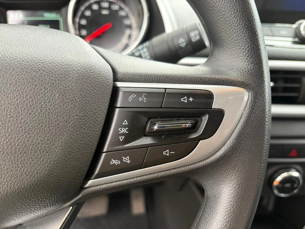 Chevrolet Tracker 1.2t Ltz R 4x2 At 5p año 2025