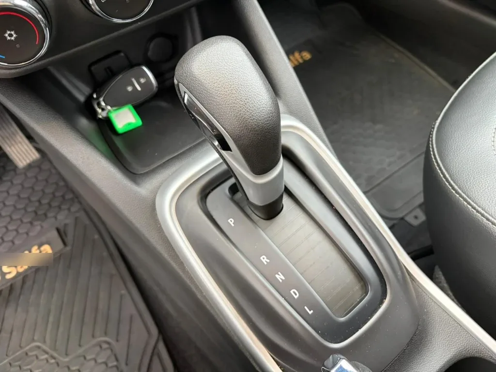 Chevrolet Tracker 1.2t Ltz R 4x2 At 5p año 2025