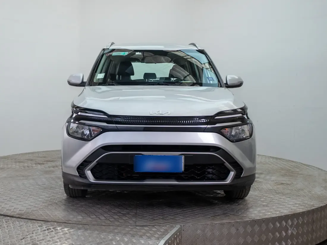 Kia Carens Carens 1.5 Lx 7p Mt año 2023