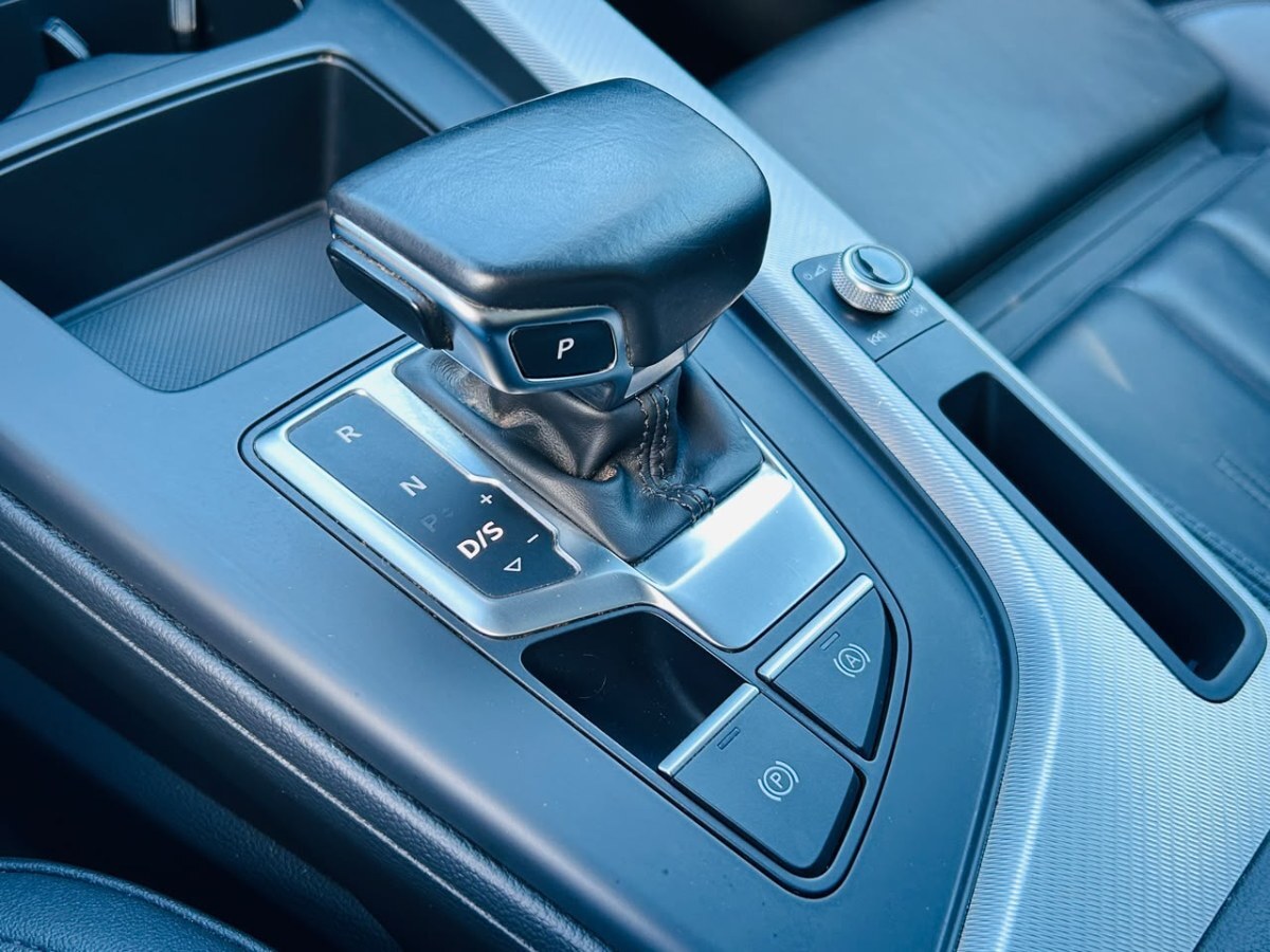 Audi A4 35 Tfsi 2.0t S Line año 2022