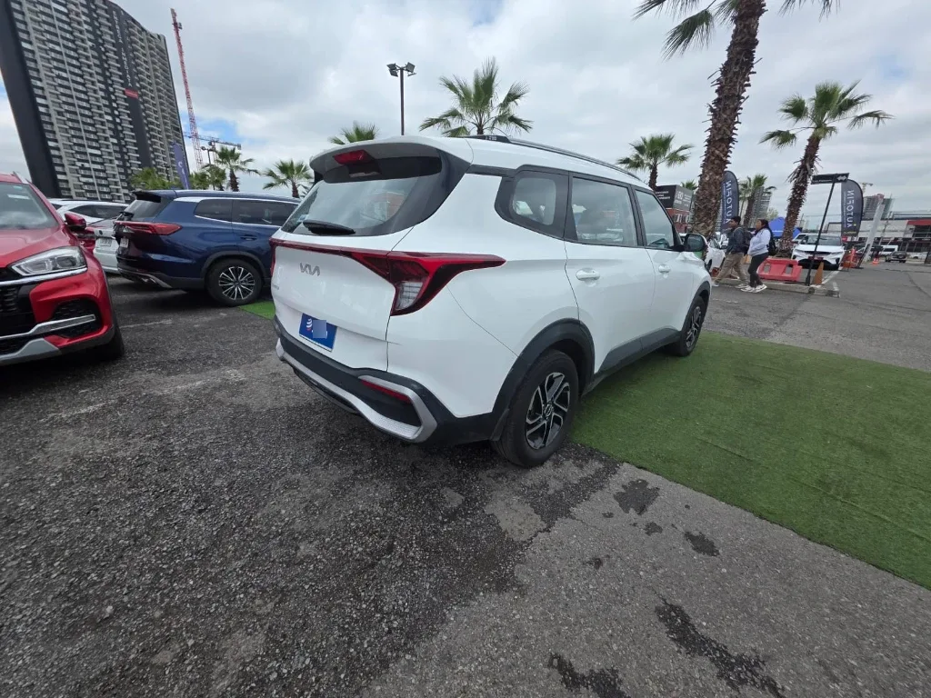 Kia Carens Ex 1.4 Aut año 2022
