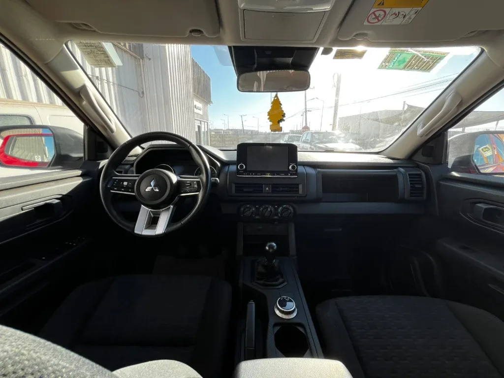 Mitsubishi L200 Katana D/c 2.4 Tdi Mt Xrt 4x4 año 2023