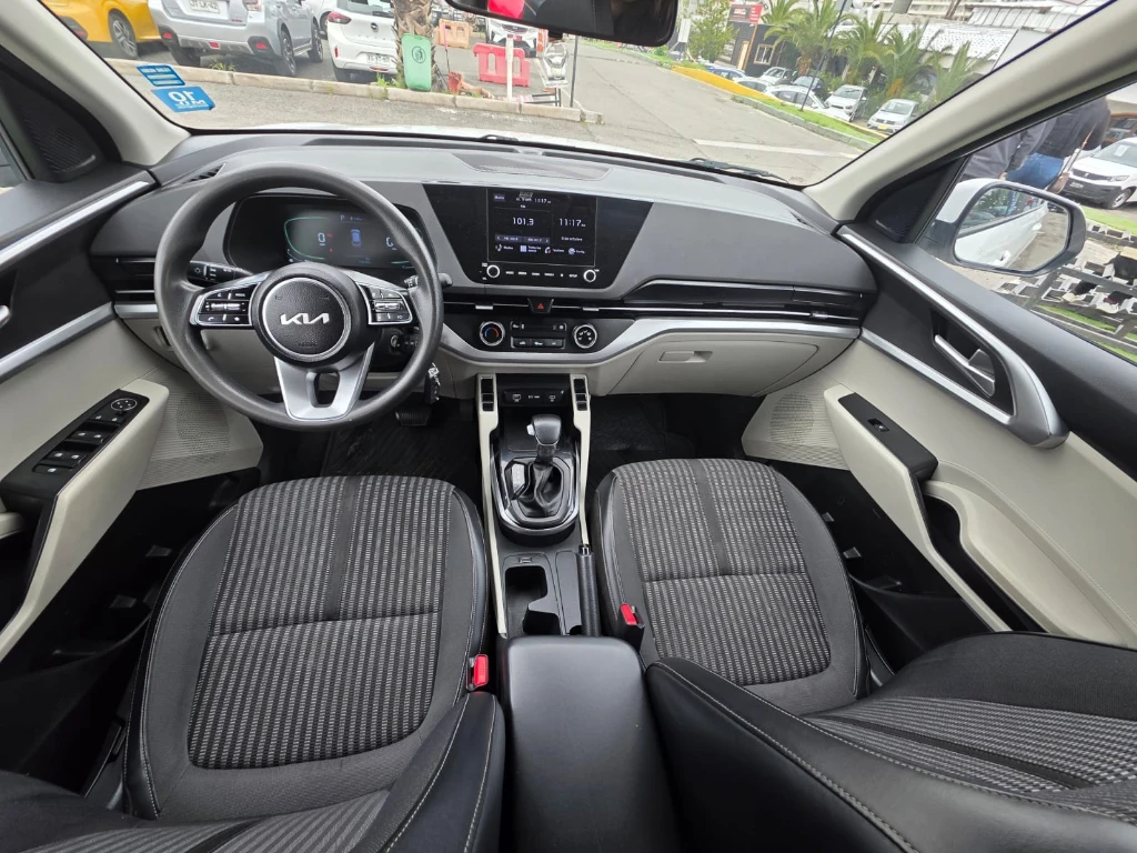 Kia Carens Ex 1.4 Aut año 2022