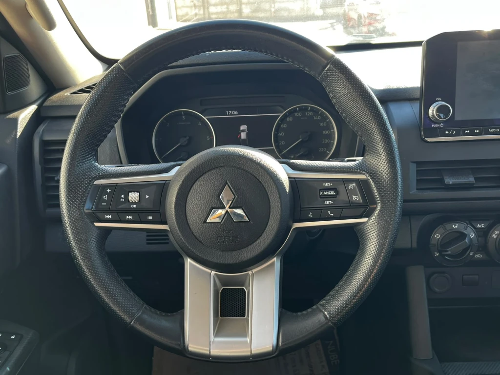Mitsubishi L200 Katana D/c 2.4 Tdi Mt Xrt 4x4 año 2023