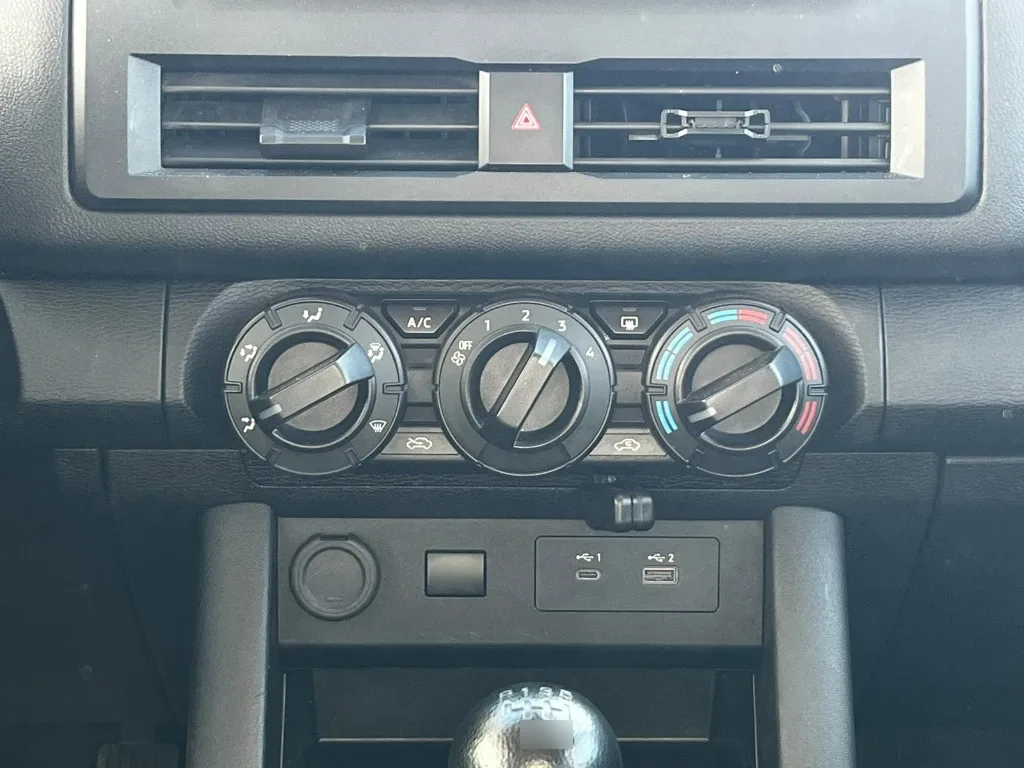 Mitsubishi L200 Katana D/c 2.4 Tdi Mt Xrt 4x4 año 2023