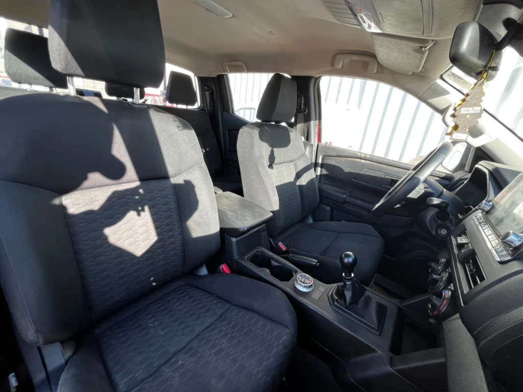 Mitsubishi L200 Katana D/c 2.4 Tdi Mt Xrt 4x4 año 2023