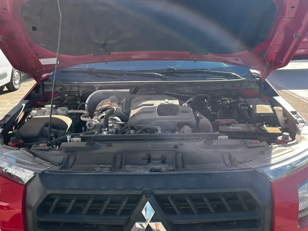Mitsubishi L200 Katana D/c 2.4 Tdi Mt Xrt 4x4 año 2023
