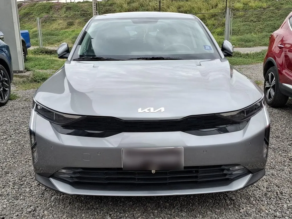 Kia K3 1.6 Ex 4x2 Mt 4p año 2024