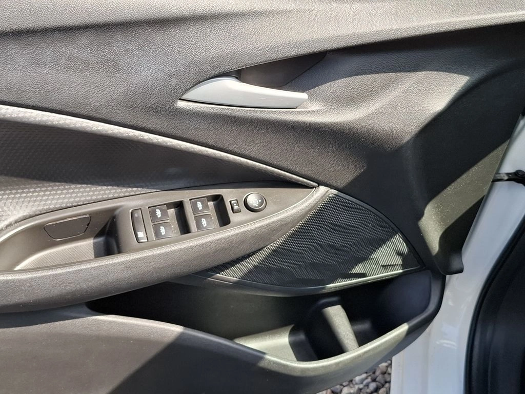 Chevrolet Onix Nb Ltz 1.0 año 2024