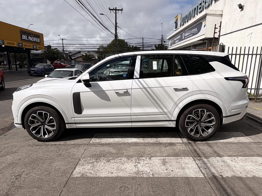 Lynk&Co 09 Halo año 2027