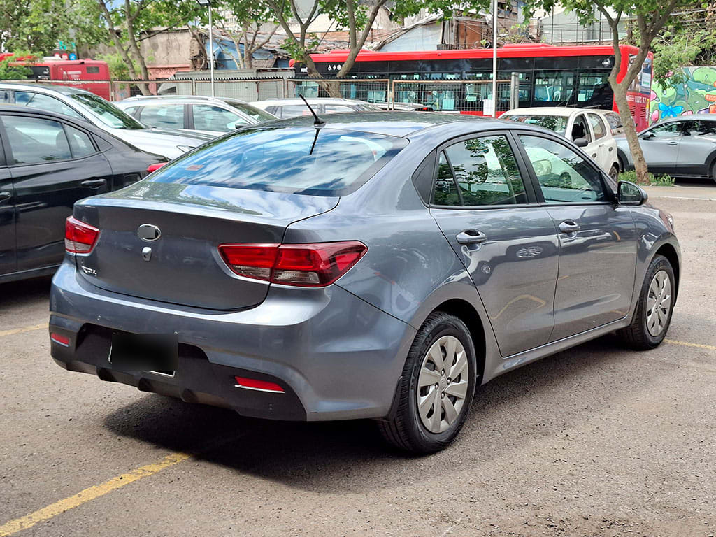 Kia Rio 4 Lx 1.4l 6mt Ac año 2020