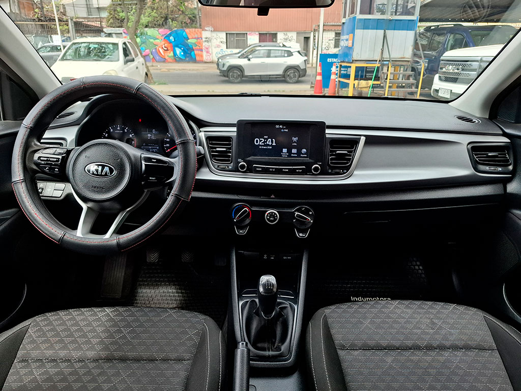 Kia Rio 4 Lx 1.4l 6mt Ac año 2020