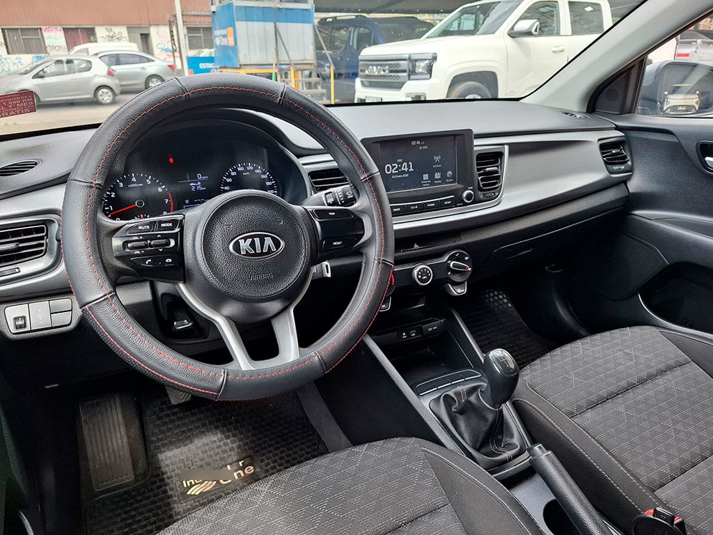 Kia Rio 4 Lx 1.4l 6mt Ac año 2020