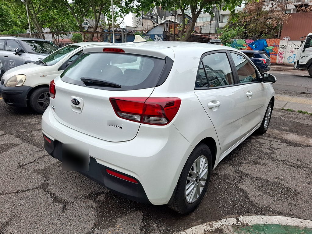 Kia Rio 5 Ex 1.6l 6mt Full año 2021