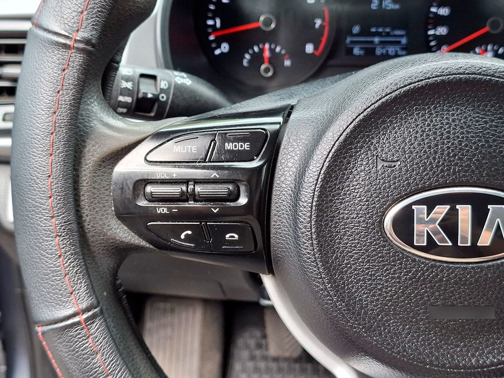 Kia Rio 4 Lx 1.4l 6mt Ac año 2020