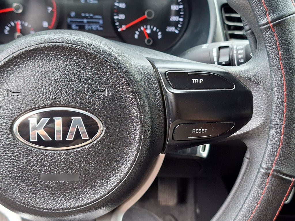Kia Rio 4 Lx 1.4l 6mt Ac año 2020