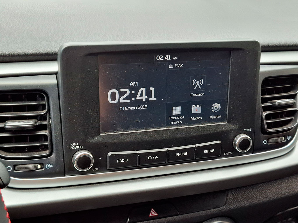 Kia Rio 4 Lx 1.4l 6mt Ac año 2020