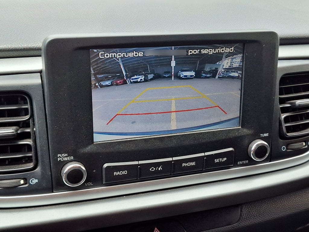 Kia Rio 4 Lx 1.4l 6mt Ac año 2020