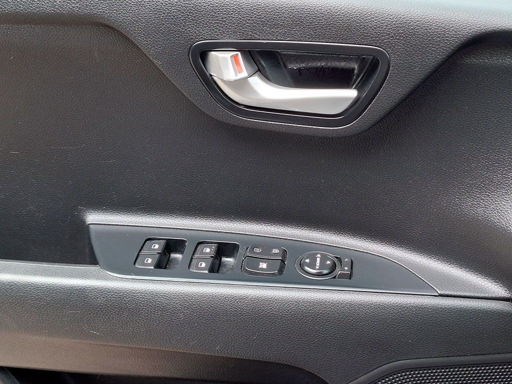 Kia Rio 4 Lx 1.4l 6mt Ac año 2020
