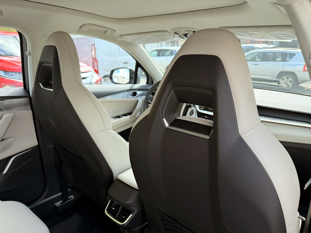 Lynk&Co 06 Halo año 2027