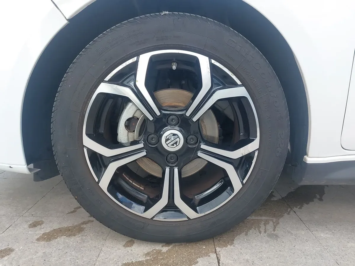MG Mg 3 1.5 Comfort 4x2 Hb At 5p año 2023