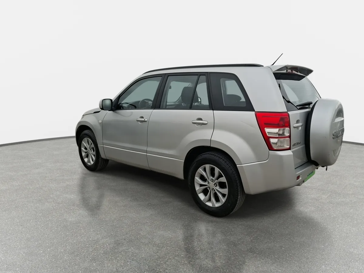 Suzuki Grand Nomade 2.4 Glx Se 2wd At 5p año 2019