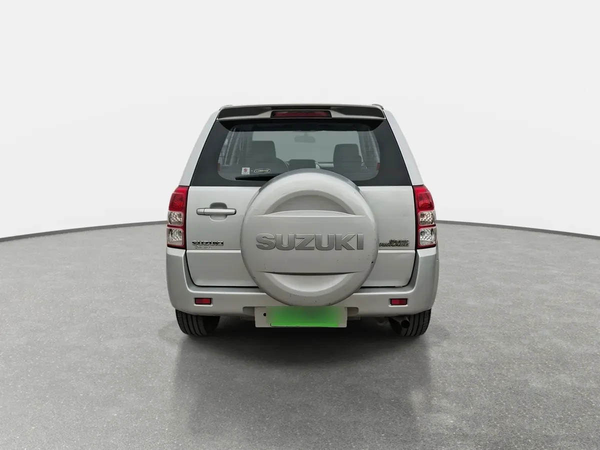 Suzuki Grand Nomade 2.4 Glx Se 2wd At 5p año 2019