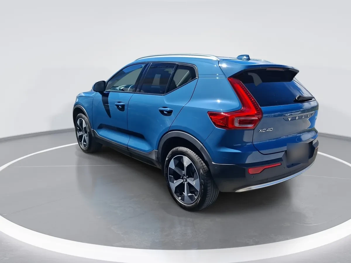 Volvo Xc40 2.0 B4 Plus Hibrido Fwd 4x2 At 5p año 2025