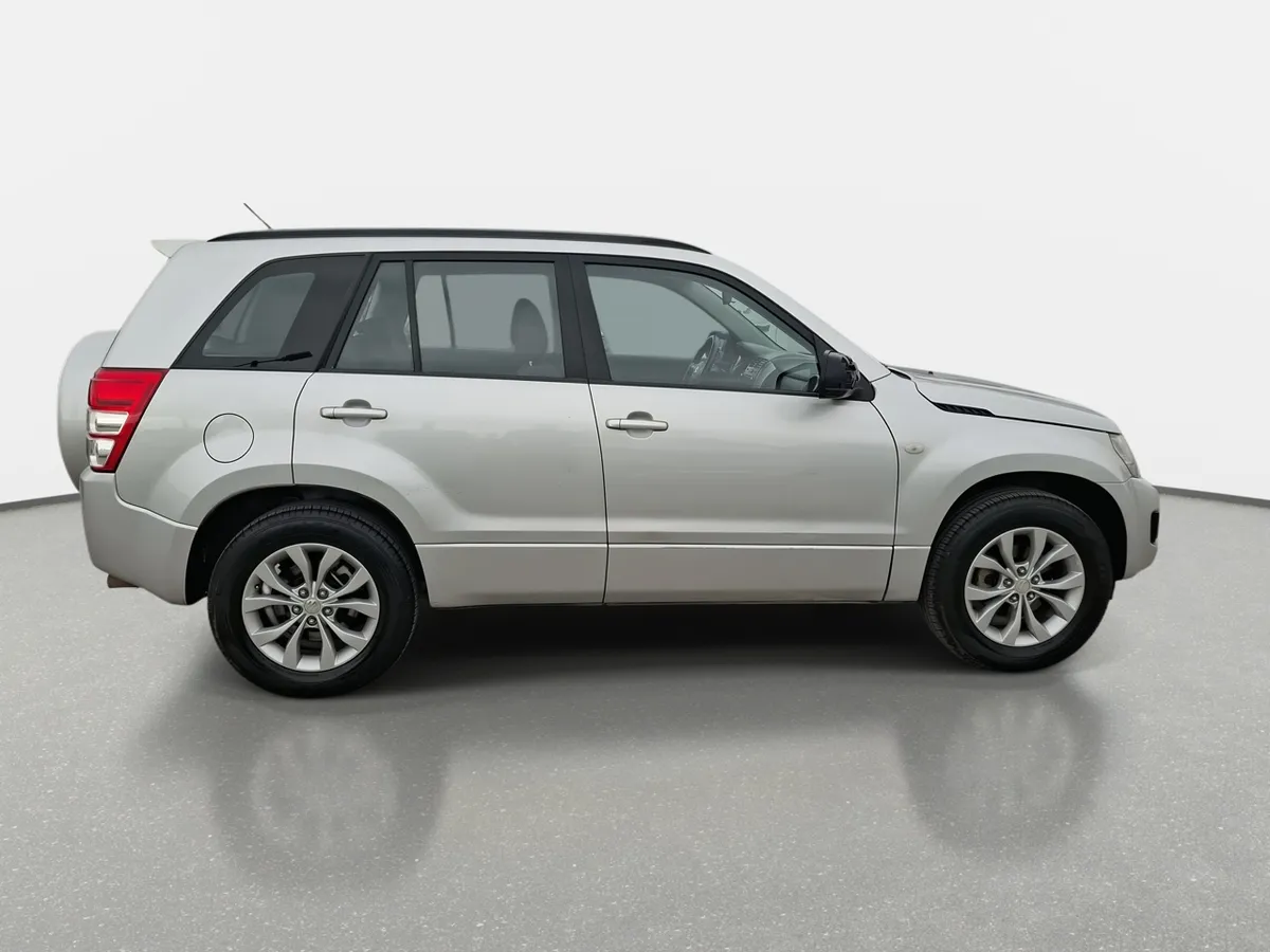 Suzuki Grand Nomade 2.4 Glx Se 2wd At 5p año 2019