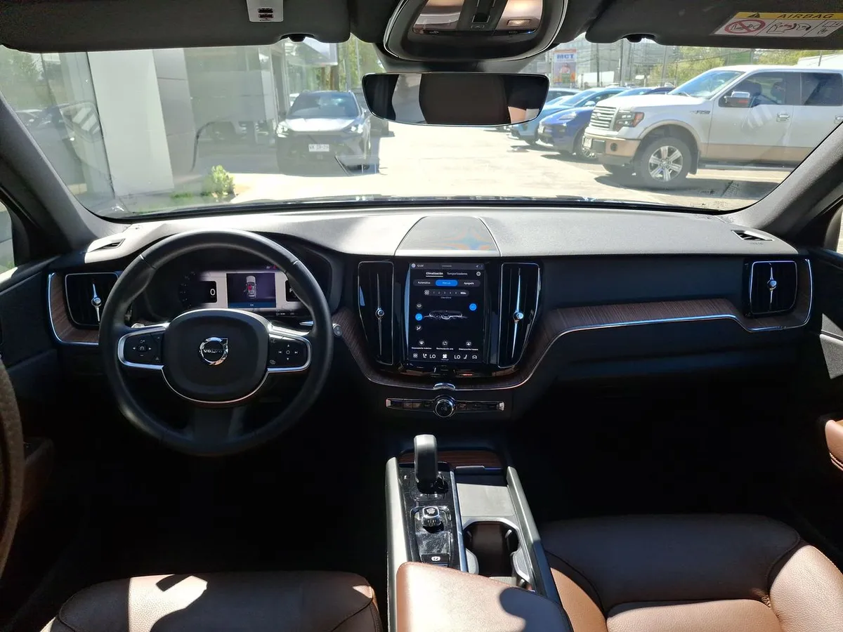 Volvo Xc60 2.0 T8 Recharge Plus Hybrid Awd At 5p año 2025