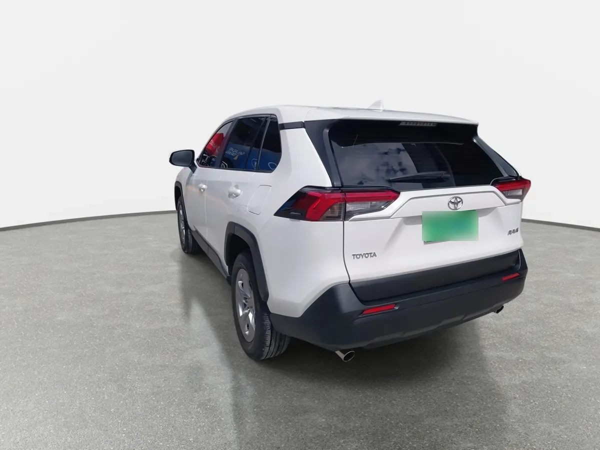Toyota Rav 4 2.0 Le 4x2 Mt 5p año 2022