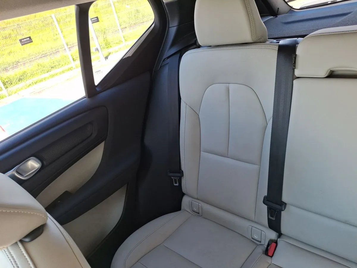 Volvo Xc40 2.0 B4 Plus Hibrido Fwd 4x2 At 5p año 2025