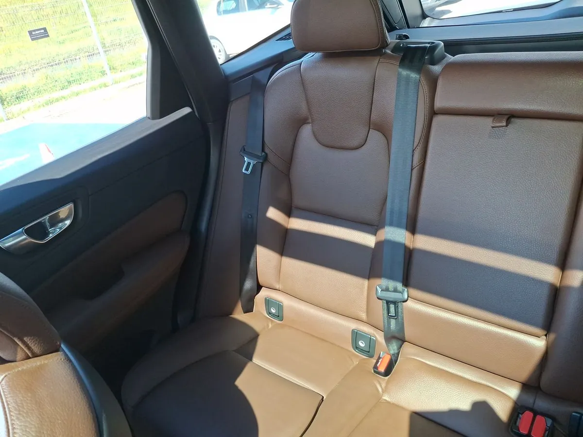 Volvo Xc60 2.0 T8 Recharge Plus Hybrid Awd At 5p año 2025