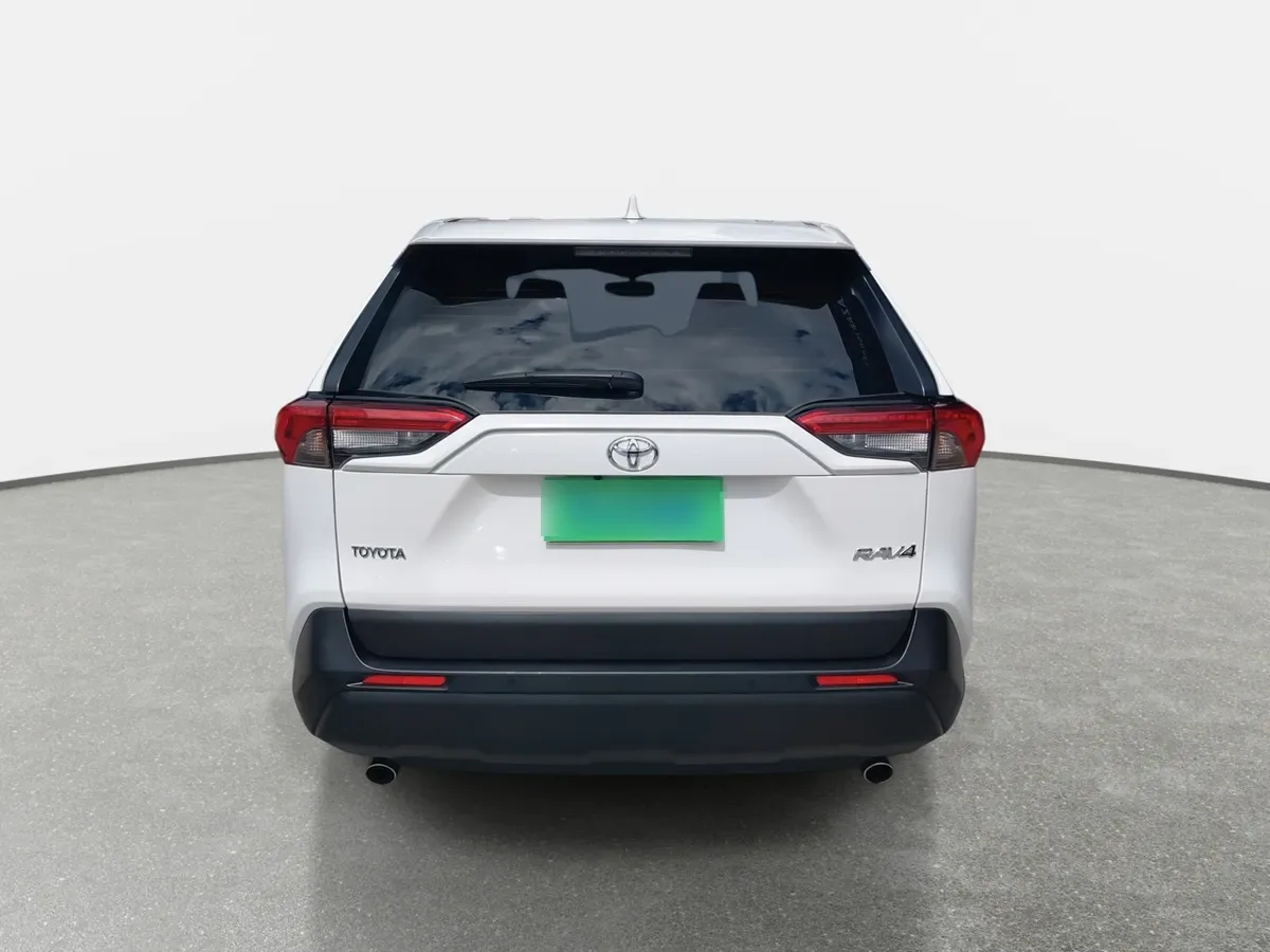 Toyota Rav 4 2.0 Le 4x2 Mt 5p año 2022
