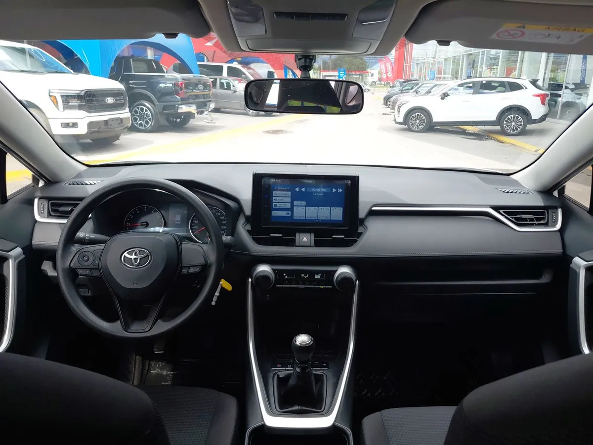 Toyota Rav 4 2.0 Le 4x2 Mt 5p año 2022