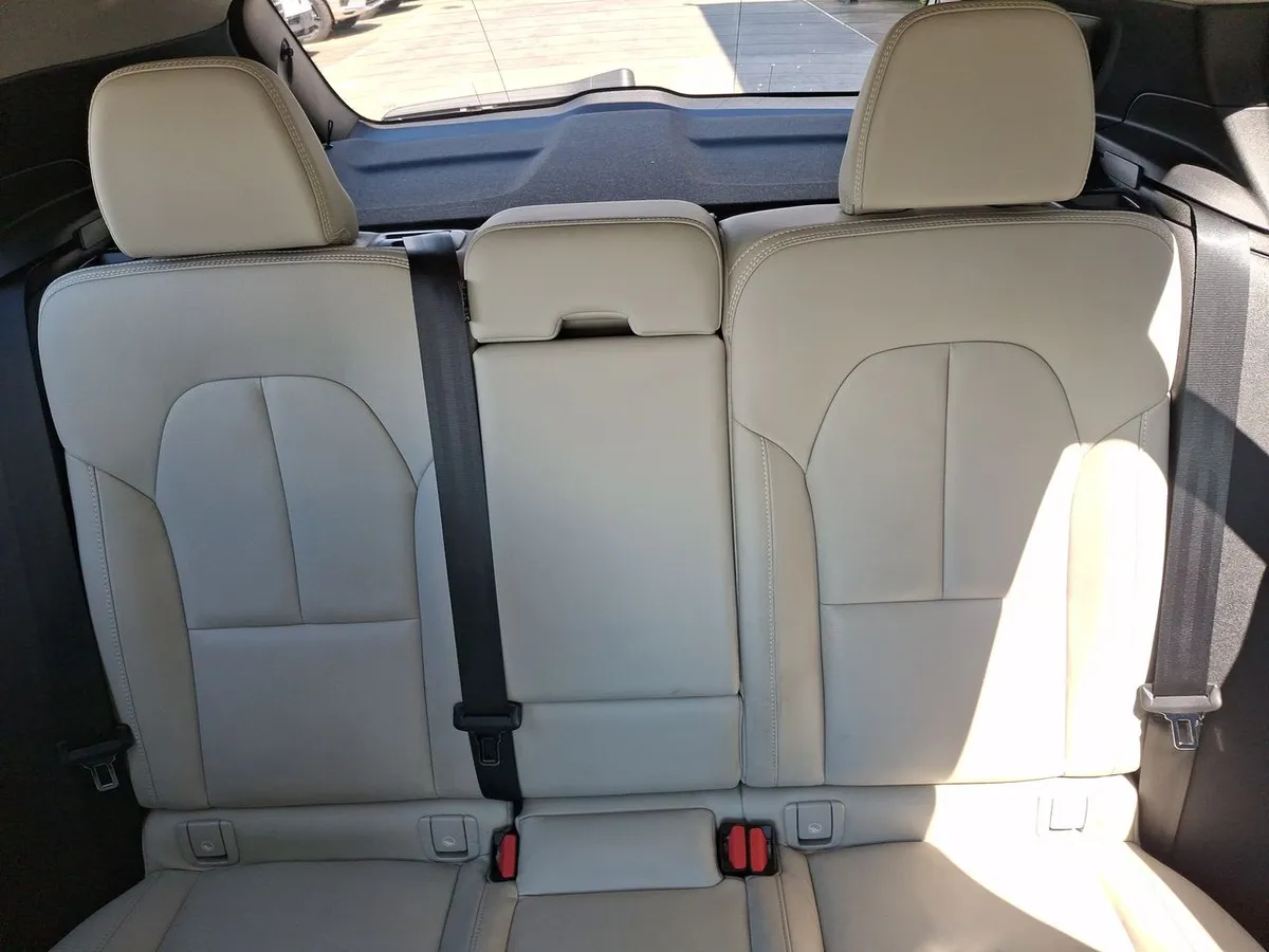 Volvo Xc40 2.0 B4 Plus Hibrido Fwd 4x2 At 5p año 2025