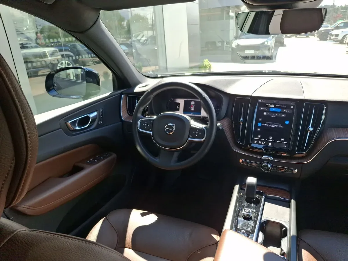 Volvo Xc60 2.0 T8 Recharge Plus Hybrid Awd At 5p año 2025