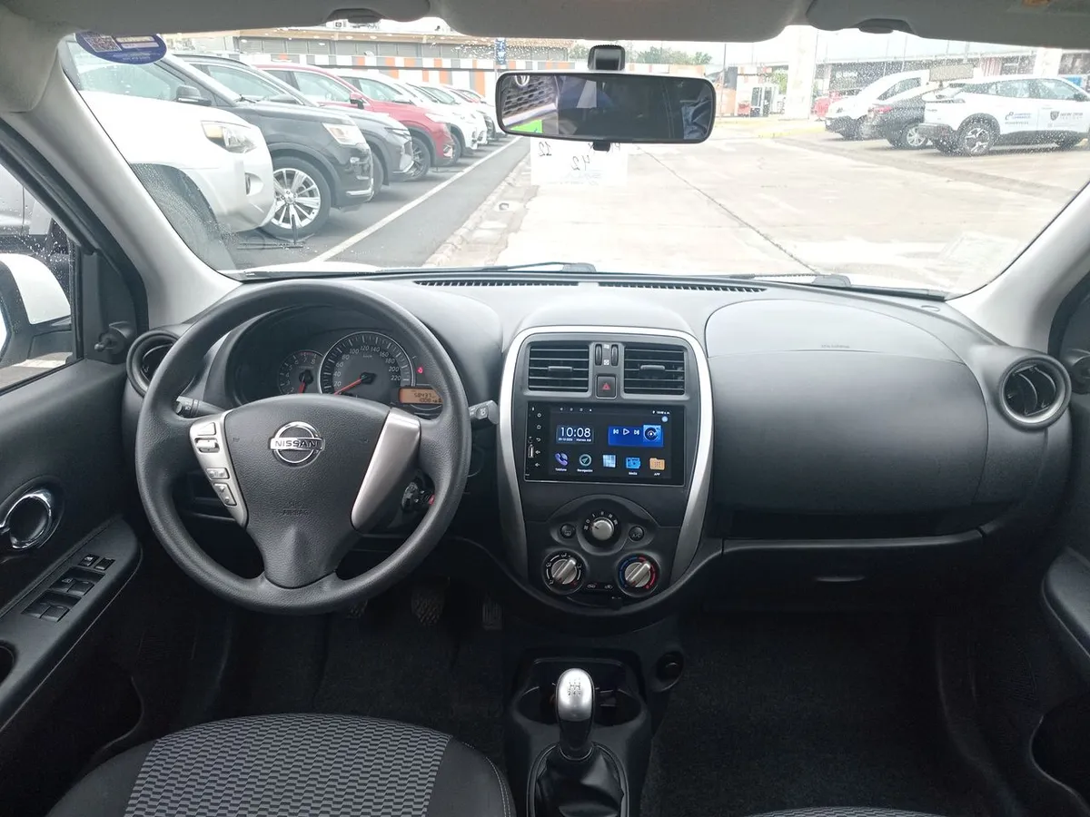 Nissan March 1.6 Sport Sense 4x2 Mt 5p año 2021