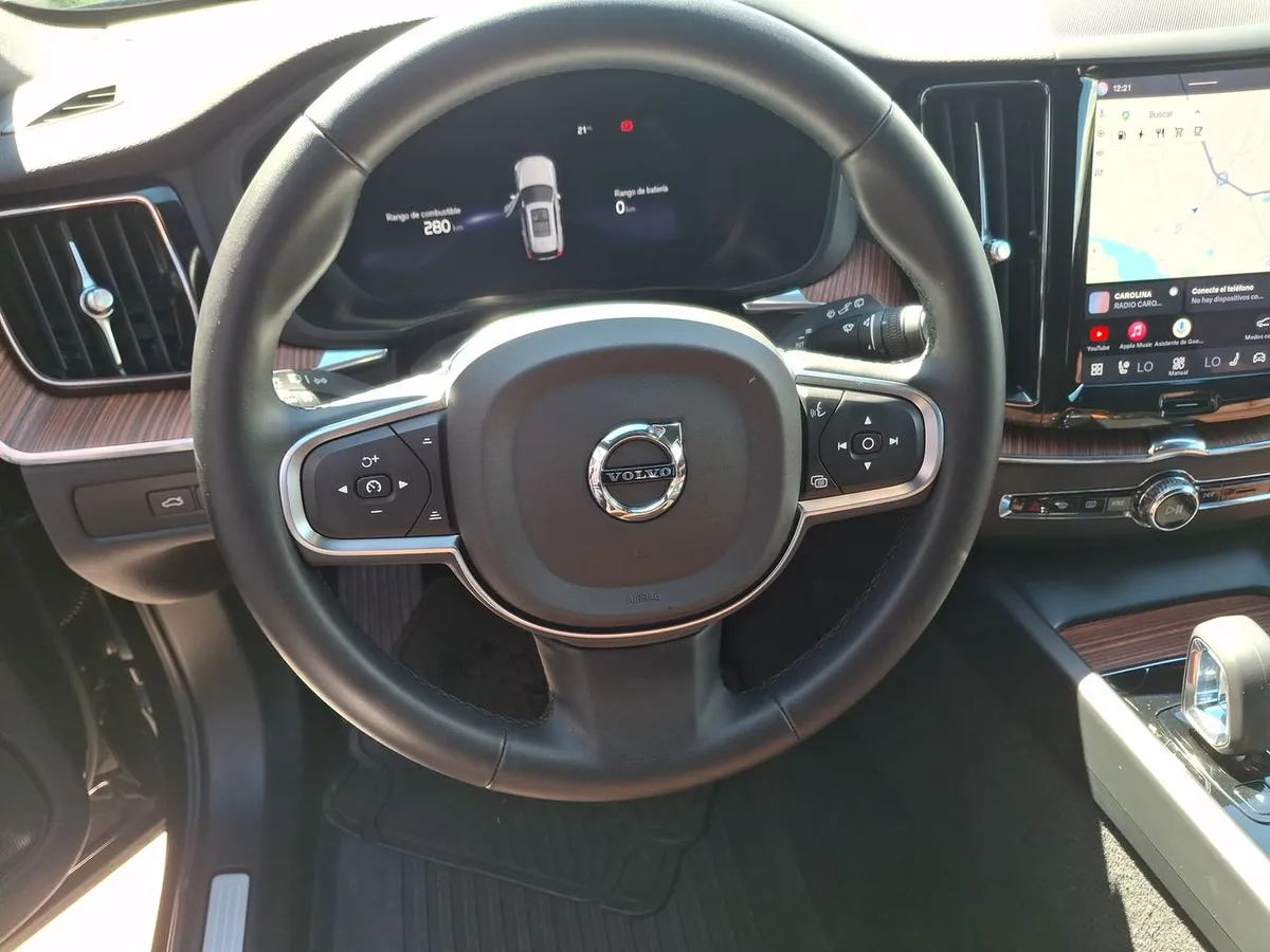 Volvo Xc60 2.0 T8 Recharge Plus Hybrid Awd At 5p año 2025