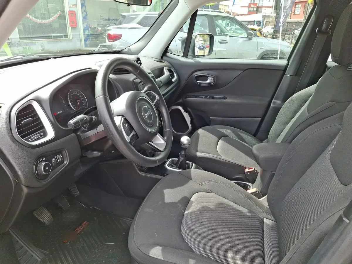 Jeep Renegade 1.8 Sport Lx 4x2 Radio 5 Mt 5p año 2019