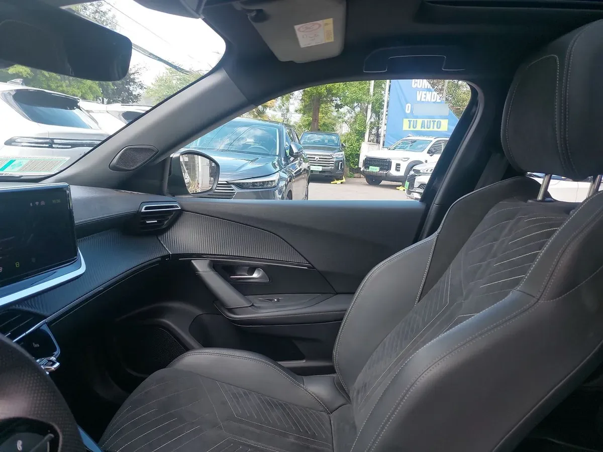 Peugeot 2008 1.5 Gt Bluehdi 130hp Diesel 4x2 Eat8 5p año 2024