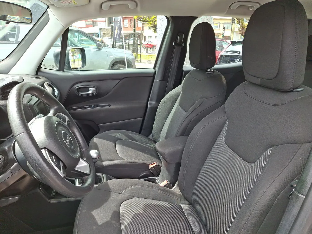 Jeep Renegade 1.8 Sport Lx 4x2 Radio 5 Mt 5p año 2019