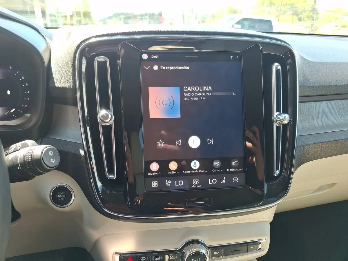 Volvo Xc40 2.0 B4 Plus Hibrido Fwd 4x2 At 5p año 2025