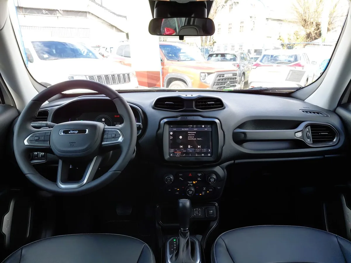 Jeep Renegade 1.3t Longitude 4x2 At 5p año 2025