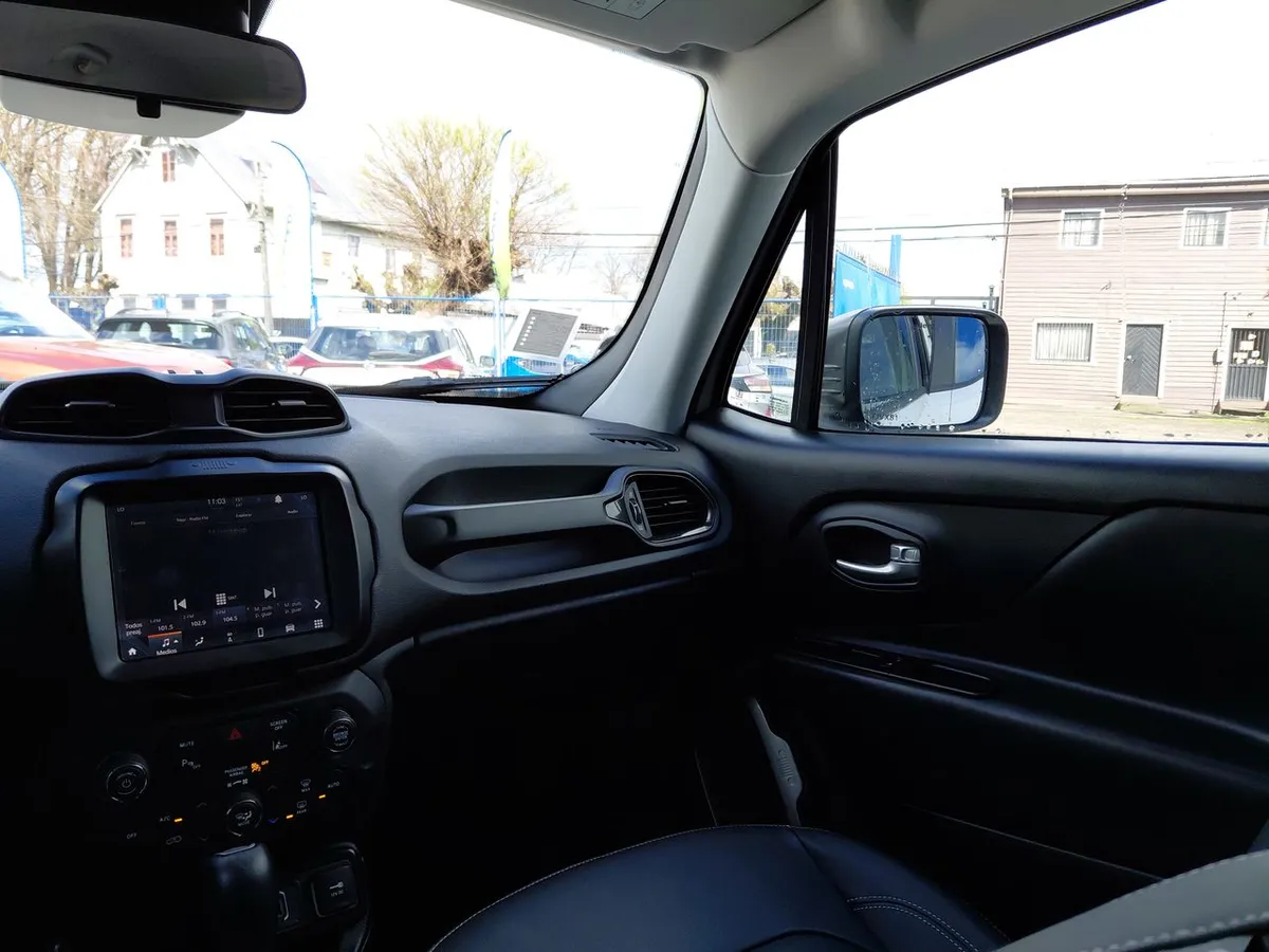 Jeep Renegade 1.3t Longitude 4x2 At 5p año 2025