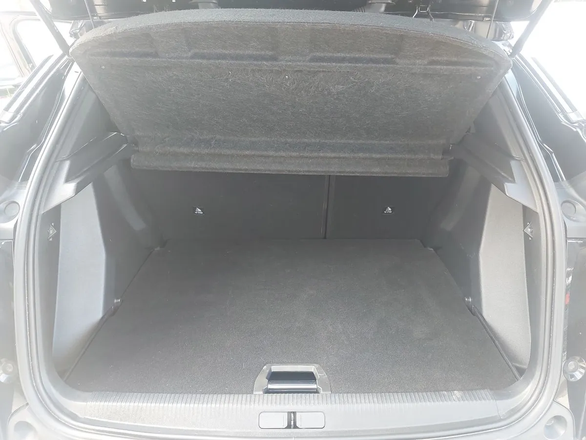 Peugeot 2008 1.5 Gt Bluehdi 130hp Diesel 4x2 Eat8 5p año 2024