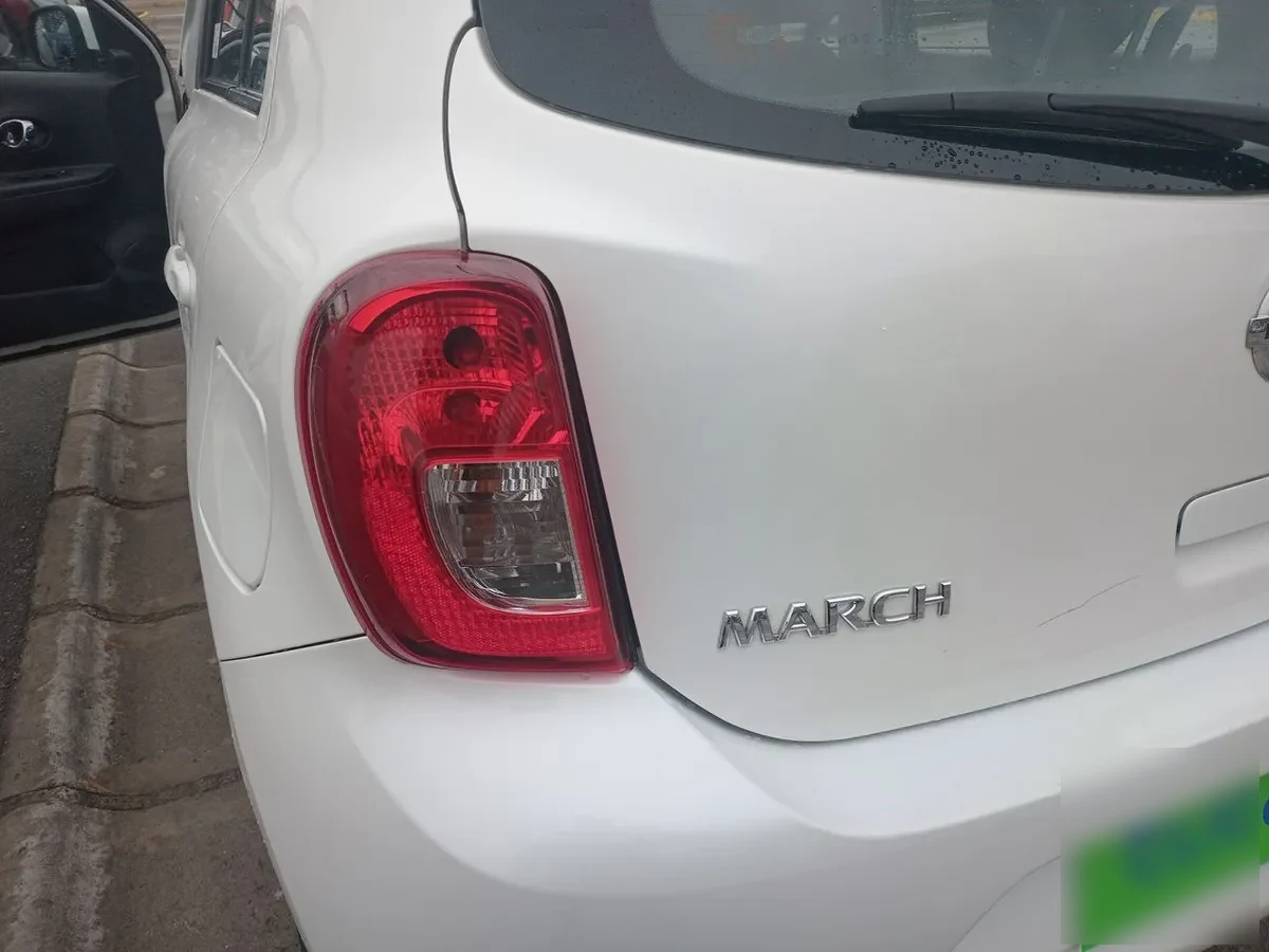 Nissan March 1.6 Sport Sense 4x2 Mt 5p año 2021
