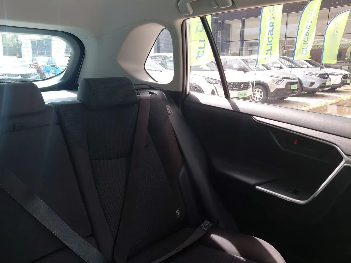 Toyota Rav 4 2.0 Le 4x2 Mt 5p año 2022