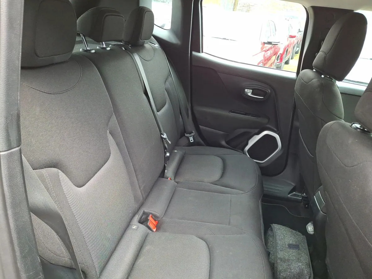 Jeep Renegade 1.8 Sport Lx 4x2 Radio 5 Mt 5p año 2019